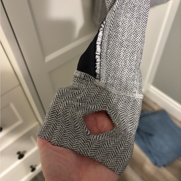 🖤 Lululemon Size 4 1/2 Zip Running Top - Picture 5 of 6